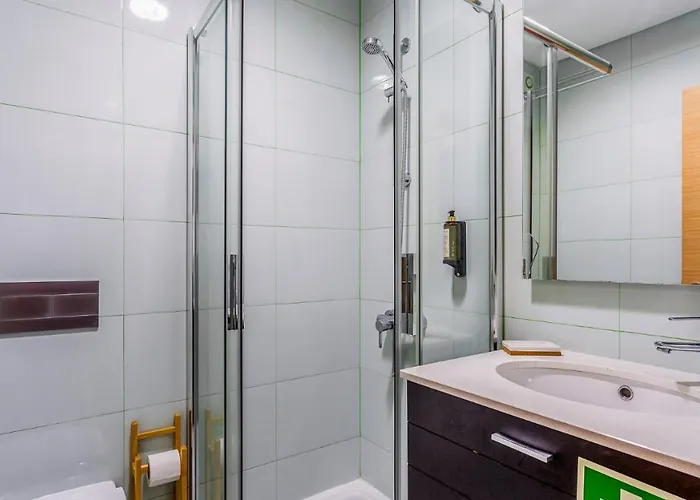 Luminous 2 Bdr W/pool By Lovelystay