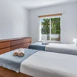 Luminous 2 Bdr W/pool By Lovelystay